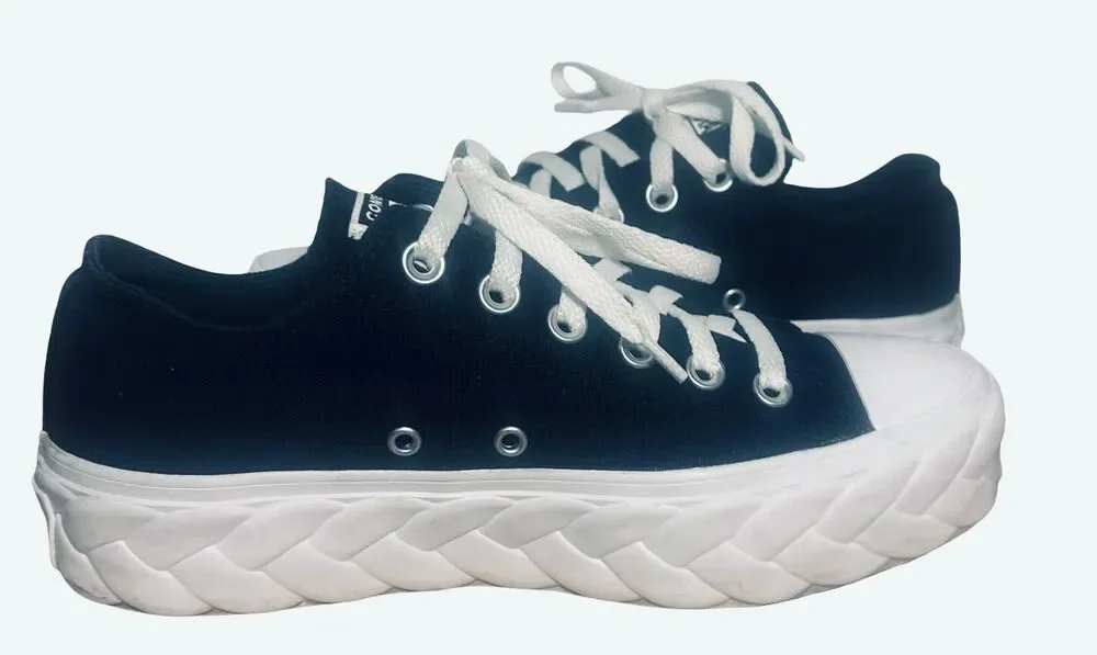 Converse round toe
